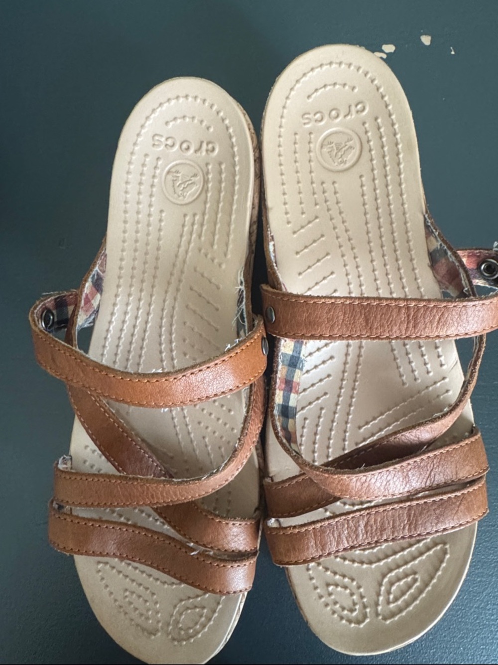 Crocs A Leigh Mini wedge Womens Brown Strappy Sandal - Comfortable size 8 W